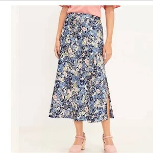 Loft satin midi skirt in navy & pink floral. Large. Elastic waist.